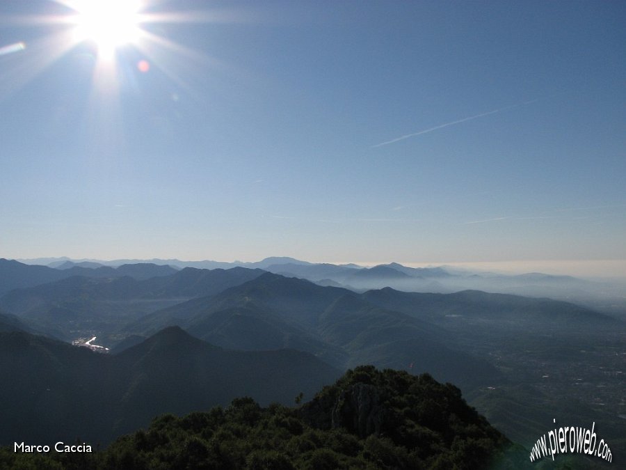 05_Il Sole si alza sopra la foschia.JPG